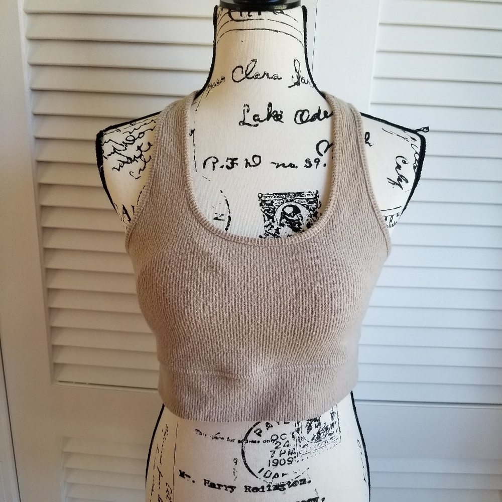 Wishlist Crop Top Color Tan Cream SIZE L.